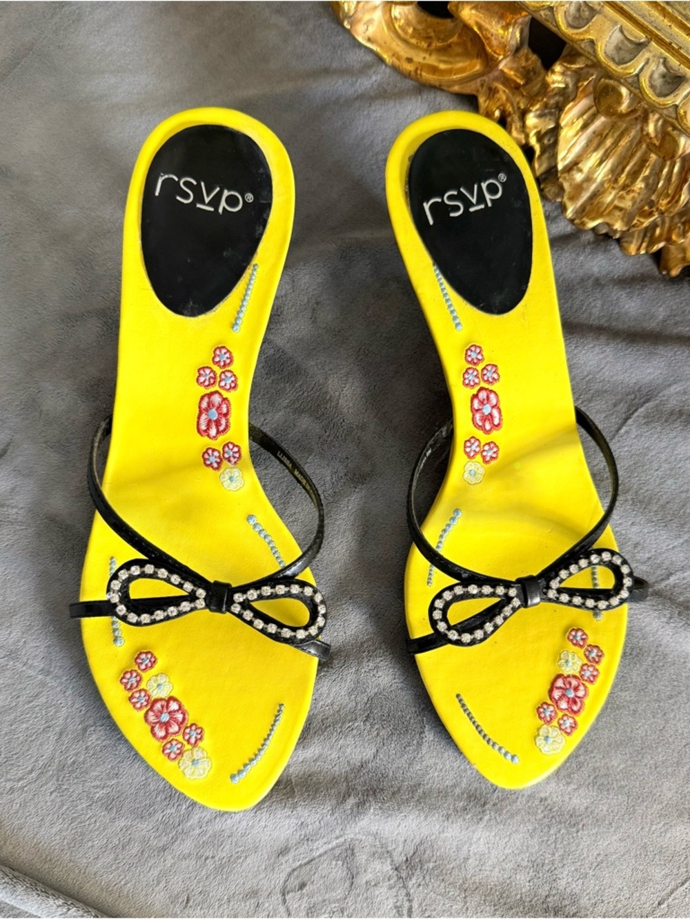 🔥 Vintage Y2K RSVP Yellow Embroidered Kitten Heels with Crystal Bow 🔥